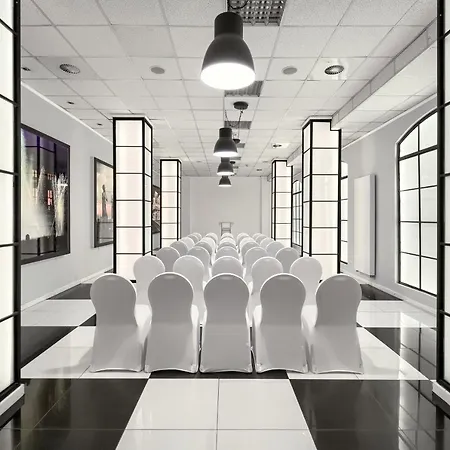 比得哥什公园酒店